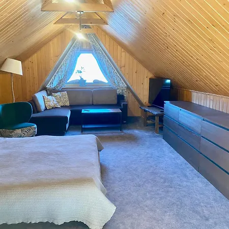 Pokoje Gościnne Pod Lipą-3